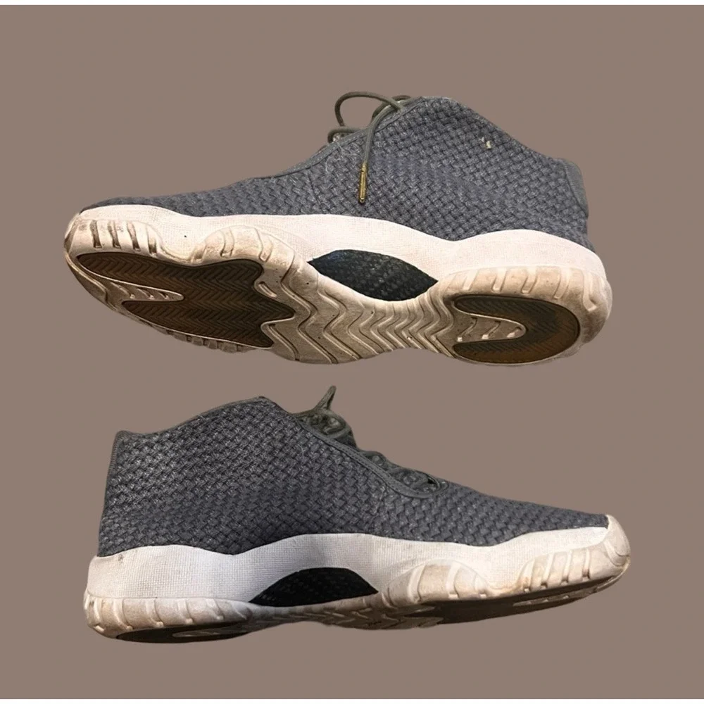 MEN'S 10.5 -AIR JORDAN Future Mid Sneakers, Cool Grey / White| 656503-003